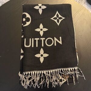 Louis Vuitton LV Black/white Essential Scarf Men